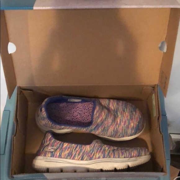 Sketchers Go Walk Shoes - Picture 4 of 7